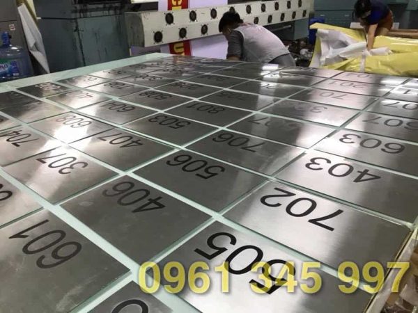 Biển tên inox ăn mòn