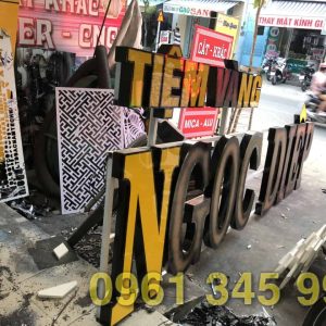 Bnagr hiệu chữ nổi Mica Alu