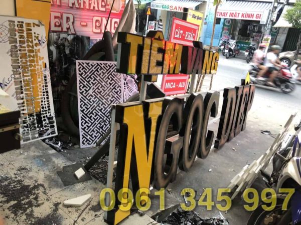 Bnagr hiệu chữ nổi Mica Alu