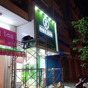 Bảng hiệu mica giá rẻ