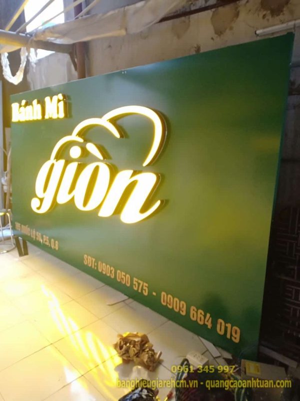 Làm bảng hiệu mica chữ nổi gắn đèn led tại Quận 8