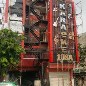Biển ốp Alu gắn chữ nổi quán Karaoke