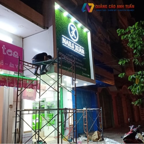LÝ DO NÊN CHỌN MICA LÀM VẬT LIỆU CHO BẢNG HIỆU QUẢNG CÁO