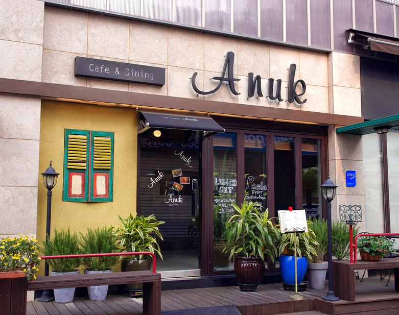 Biển Hiệu Cafe Bằng Chất Liệu Nào Rẻ & Đẹp?