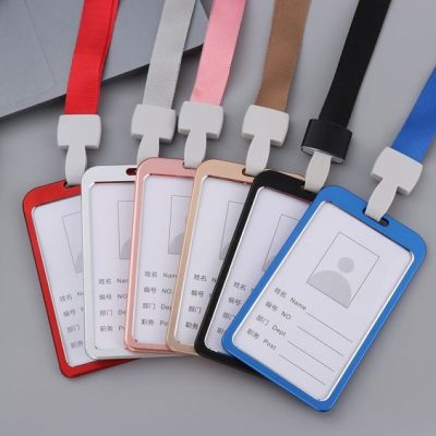 Làm thẻ tên nhân viên nhựa giá rẻ