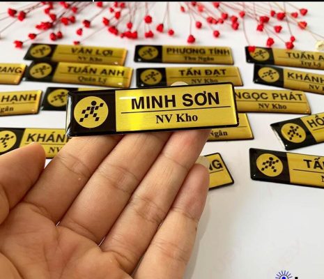 Làm thẻ tên nhân viên giá rẻ