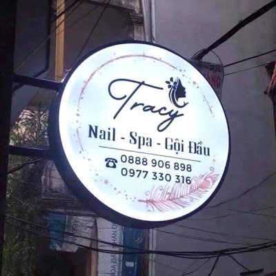 Hộp đèn làm bằng gì?