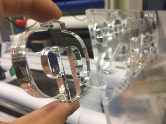 Cắt laser mica là gì ?