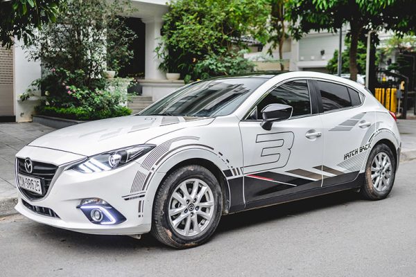Decal xe và cách loại bỏ đề can khỏi xe ô tô