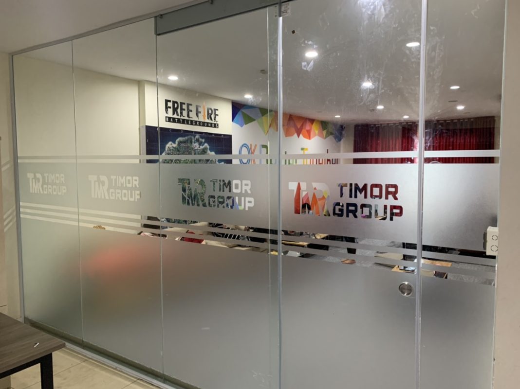 Decal cửa sổ làm thế nào có thể giúp một doanh nghiệp có thể thu lợi ?