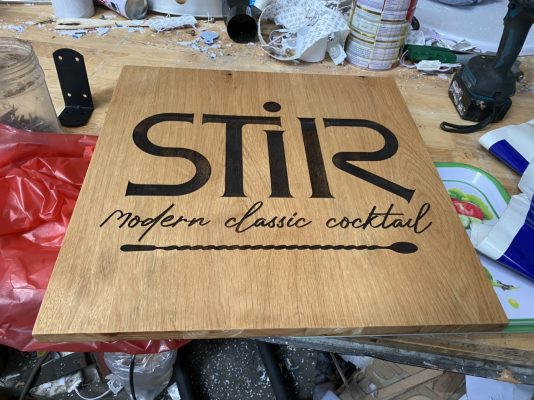 Dịch vụ cắt CNC bảng hiệu gỗ giá rẻ tại Quảng Cáo Anh Tuấn