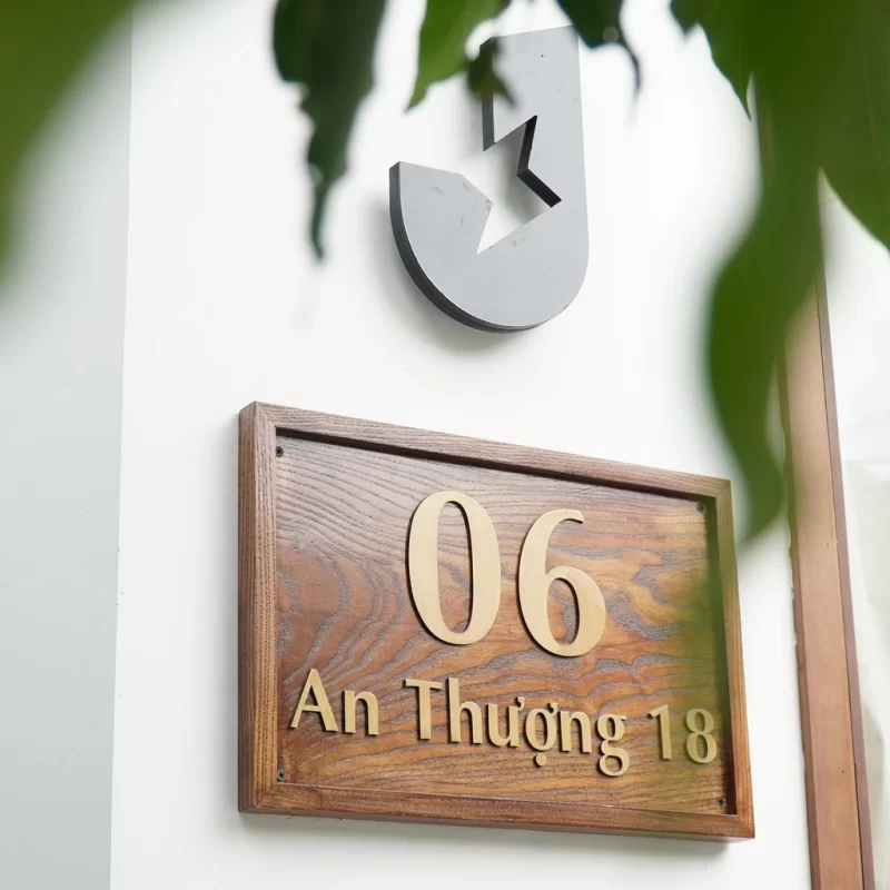 LÀM BẢNG SỐ NHÀ BẰNG GỖ, INOX GIÁ RẺ LẤY NGAY THEO YÊU CẦU